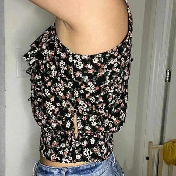 Forever 21 Black Floral Ruffle Sleeveless Top Women's Size Small - Picture 3 of 5